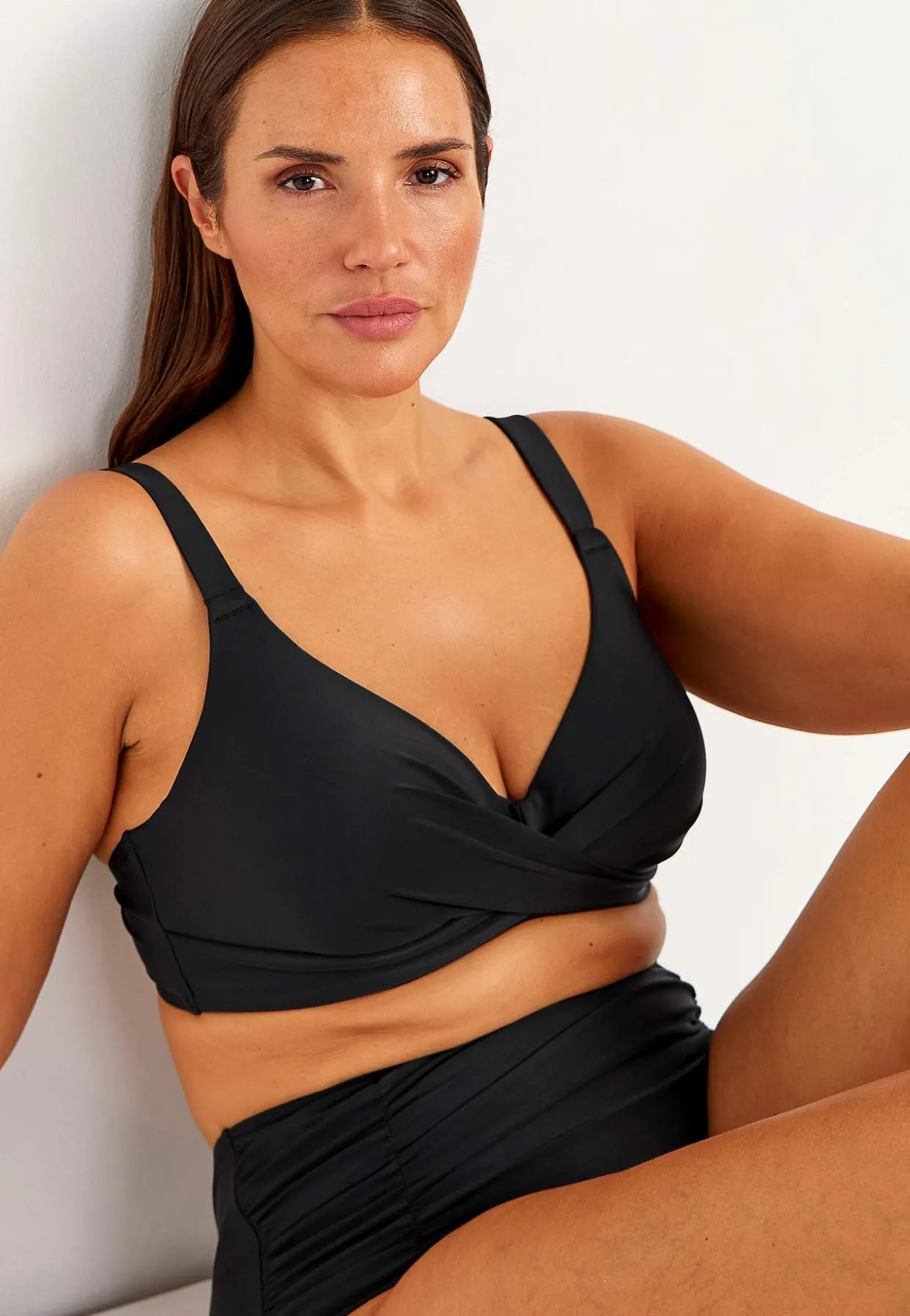 Bikinirintaliivit kaarituella