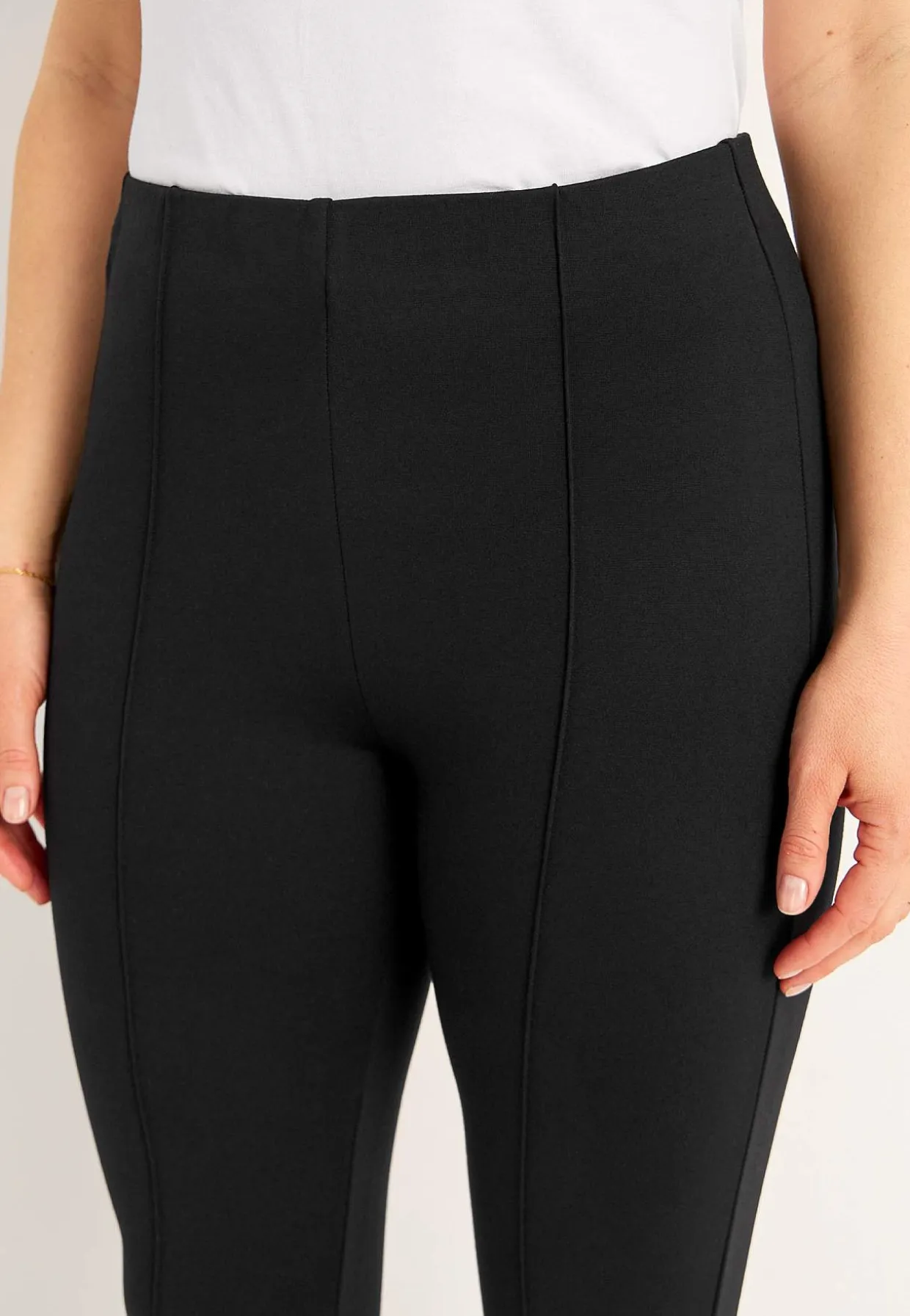 Caprileggingsit trikoosta Lisa