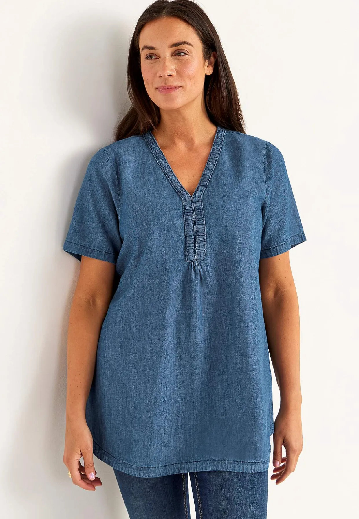 Denimtunika koristeellisella V-aukolla