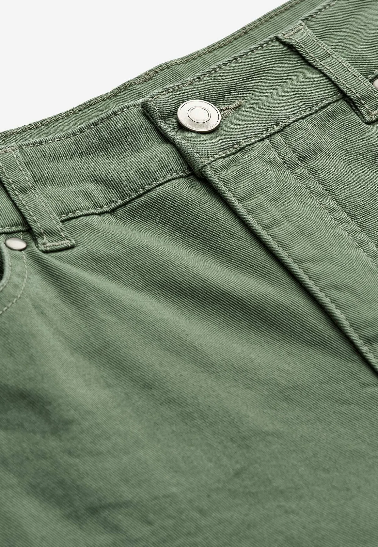 Hieman ohuemmit nilkkapituiset farkut