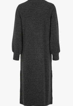 Hyvin pehmeä mekko napeilla Beata