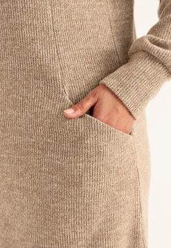 Hyvin pehmeä mekko taskuilla Beata