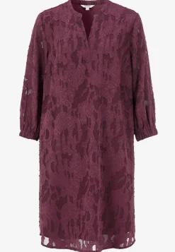 Jacquard-neuloksinen, läpikuultava mekko