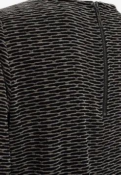 Jacquard-neuloksinen mekko taskuilla