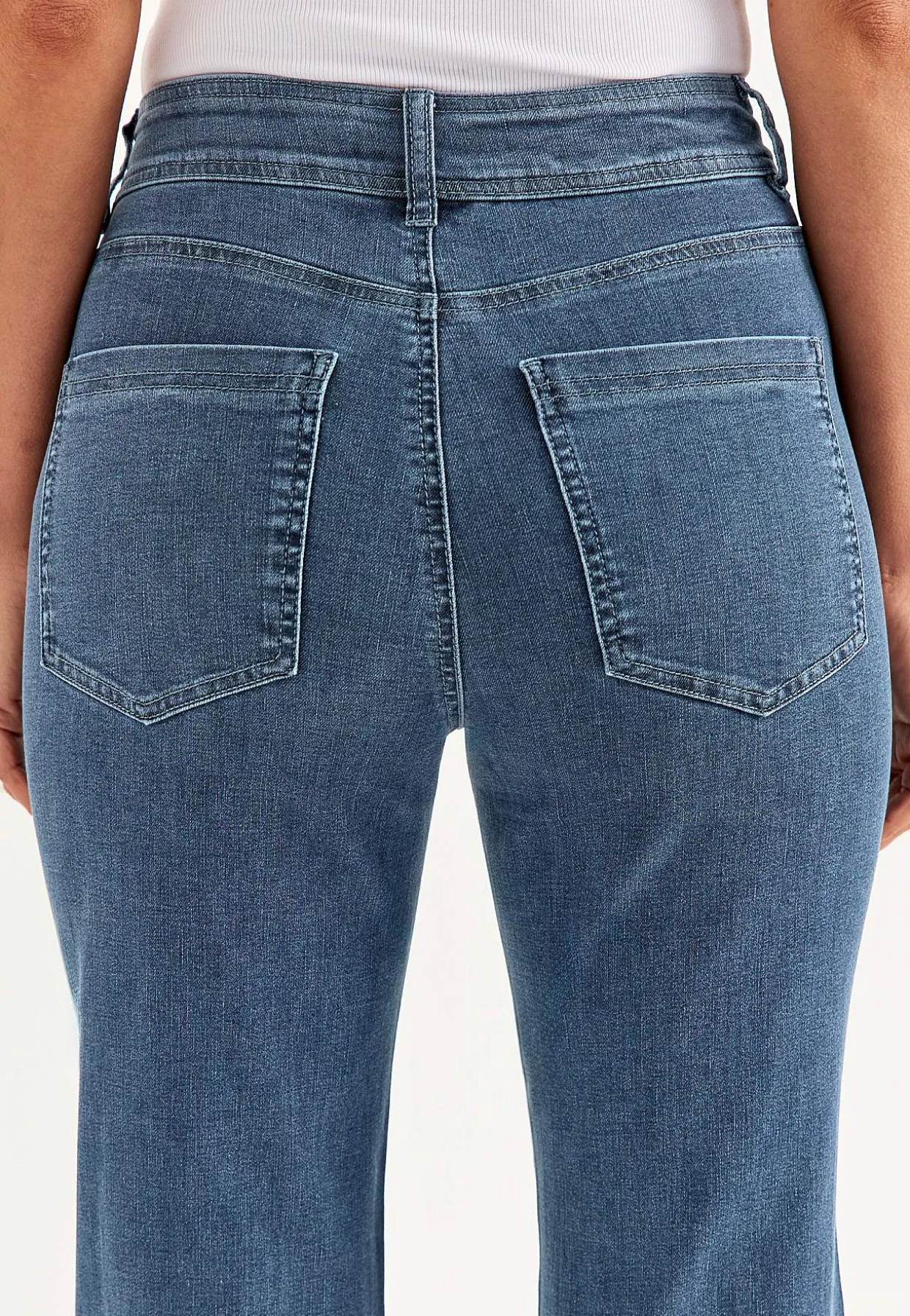 Joustavat bootcut-farkkut - pituus Sara