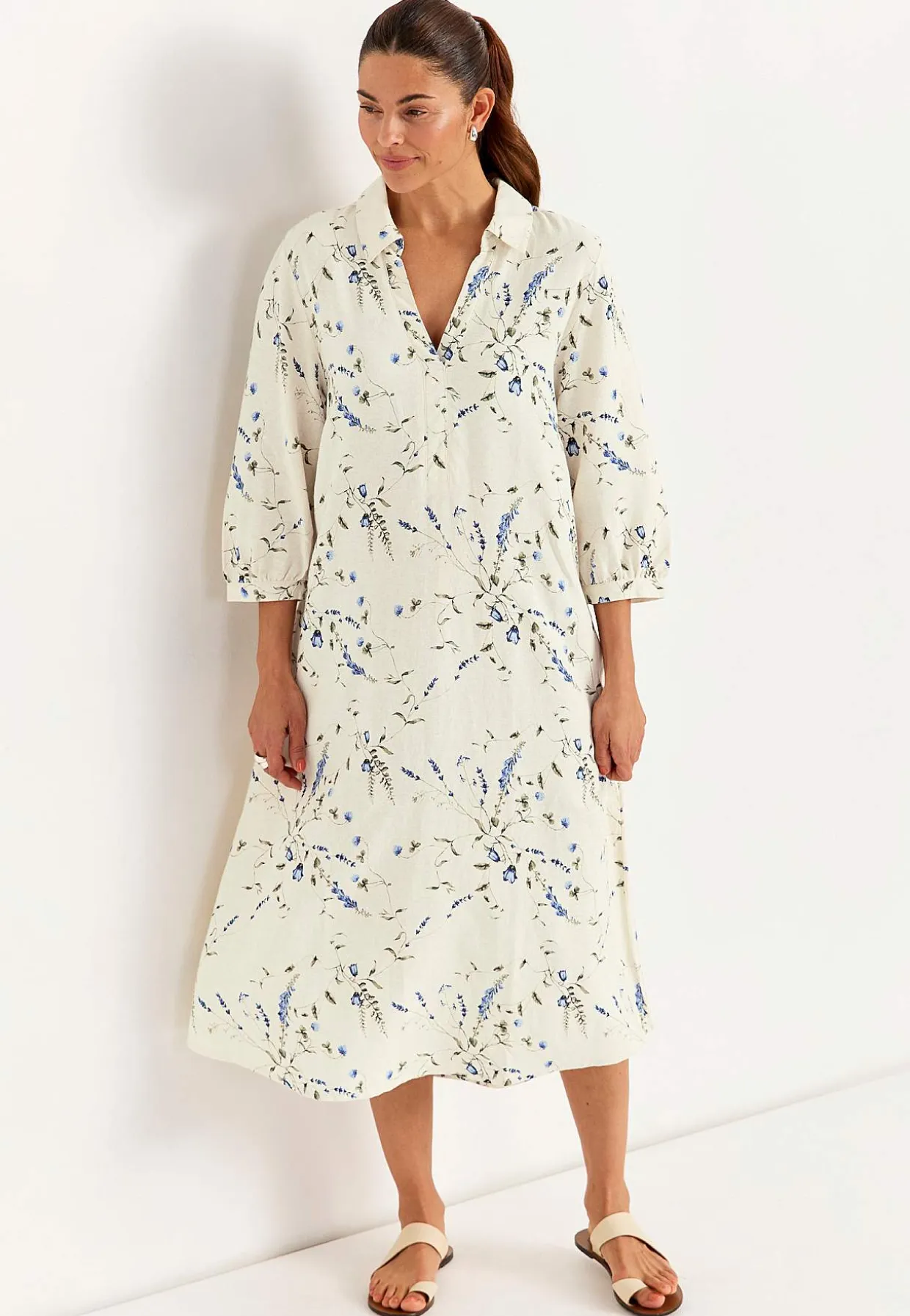 Kukallinen mekko pellava-viskoosiseoksesta