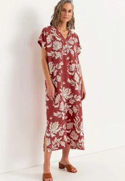 Kuviollinen mekko taskuilla