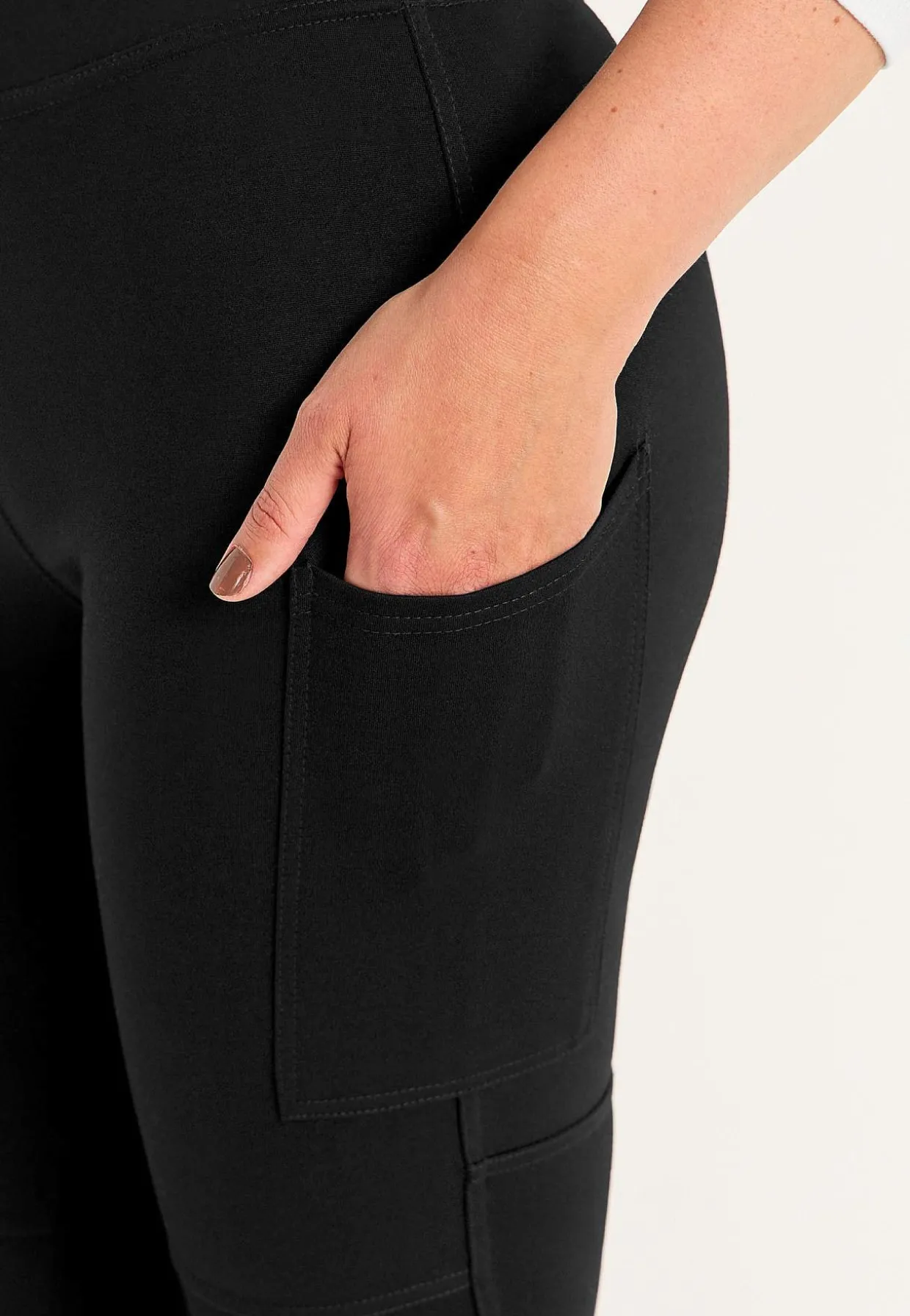 Leggingsit sivutaskuilla