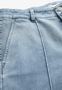 Leveät nilkkapituiset farkut tikatuilla laskoksilla