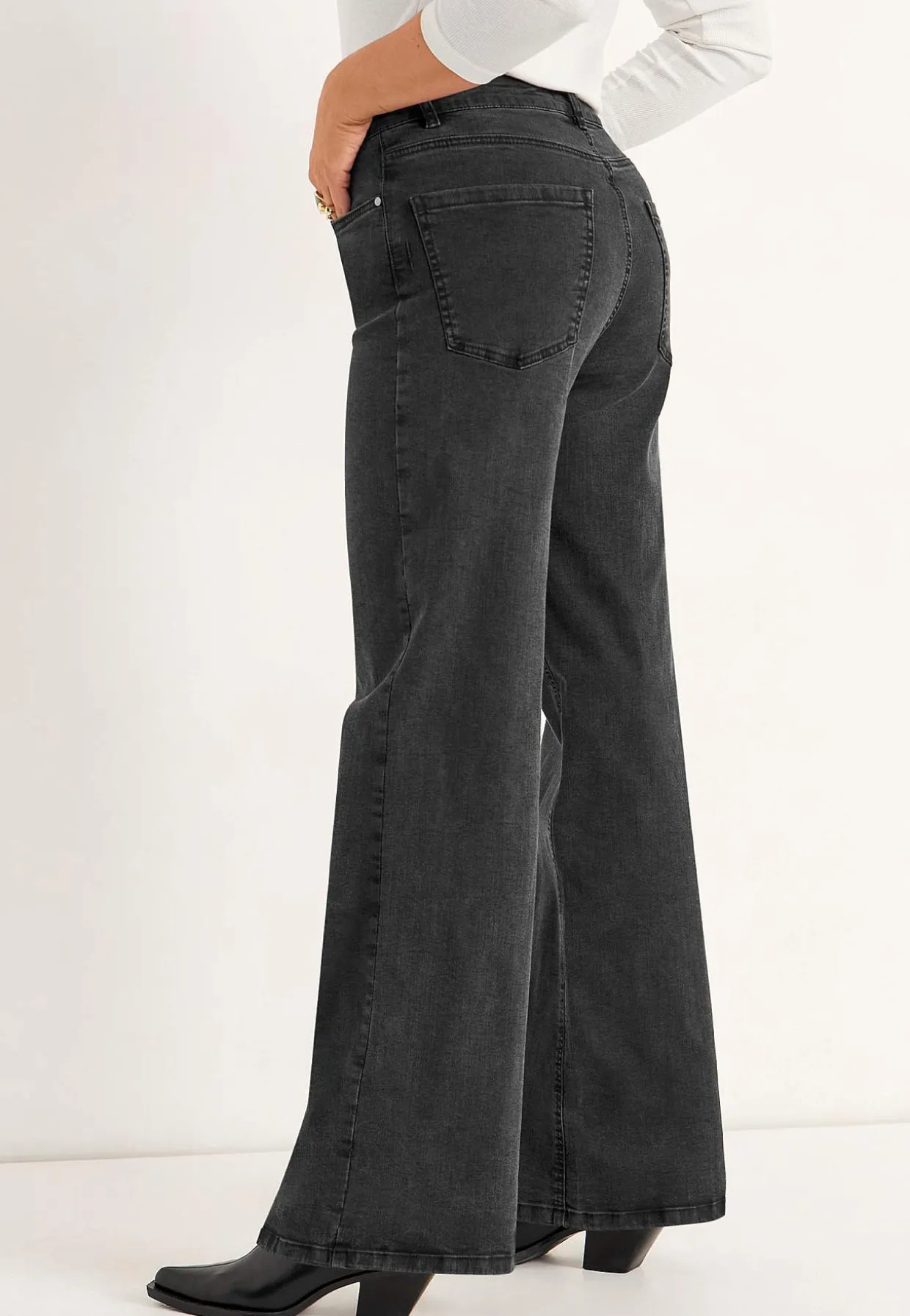 Leveät, pitkät farkut korkealla vyötäröllä Renata