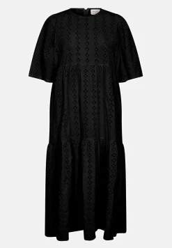 Mekko kirjonnalla