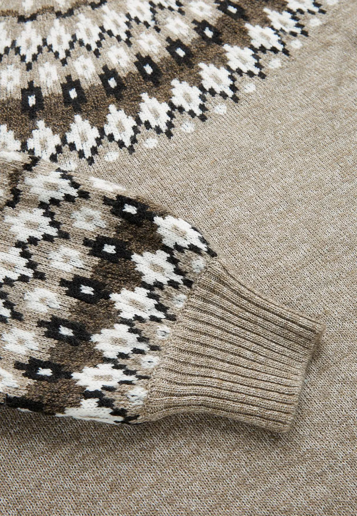 Neulottu, jacquard-kuvioinen pusero