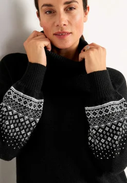 Neulottu mekko jacquard-kuvioisilla hihoilla