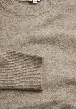 Neulottu, pehmeä mekko