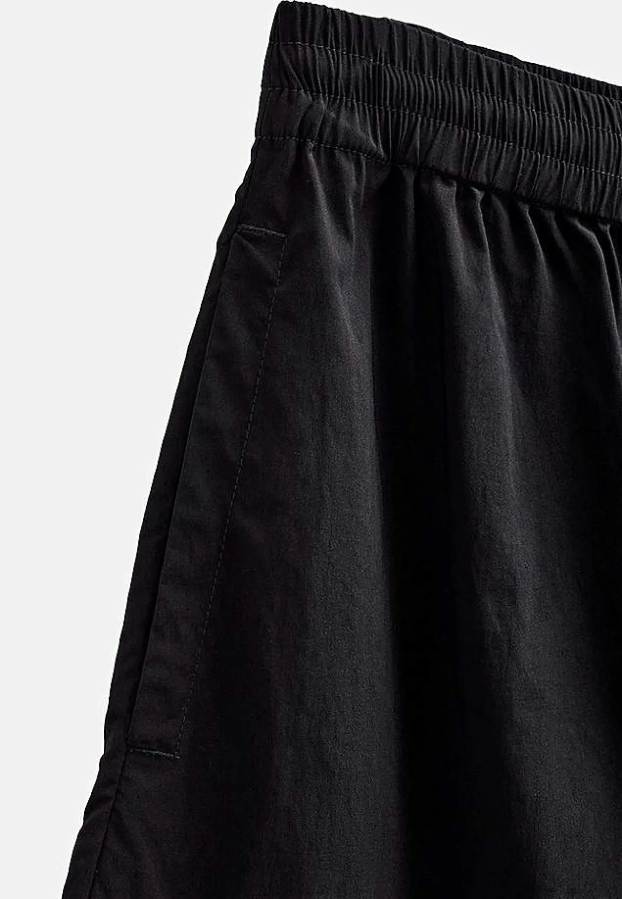 Pitkät, leveät shortsit