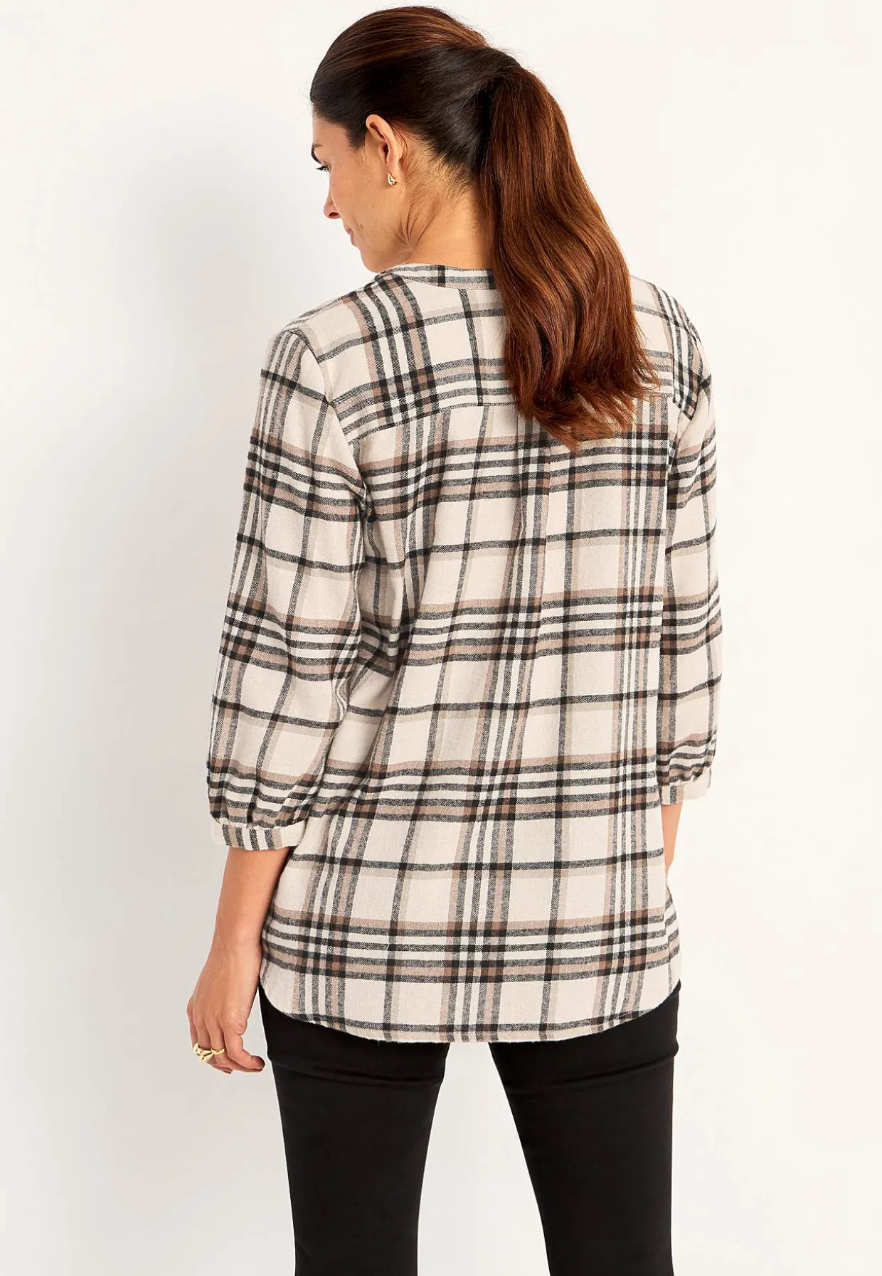 Pusero flanellista rintataskulla