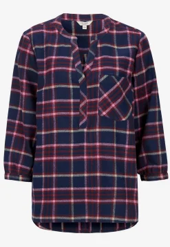 Pusero flanellista rintataskulla