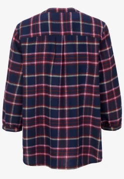 Pusero flanellista rintataskulla