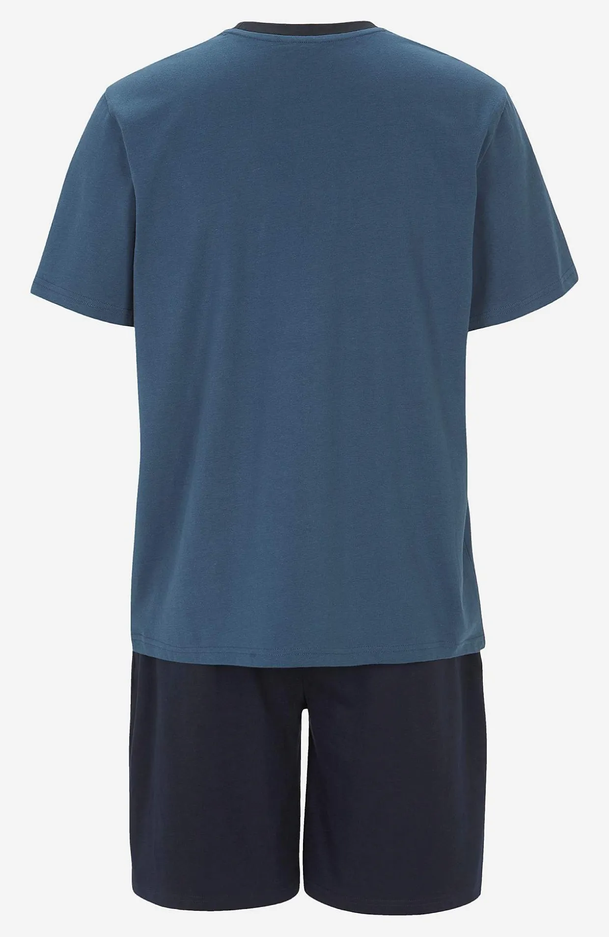 Pyjamasetti T-paidalla ja shortseilla