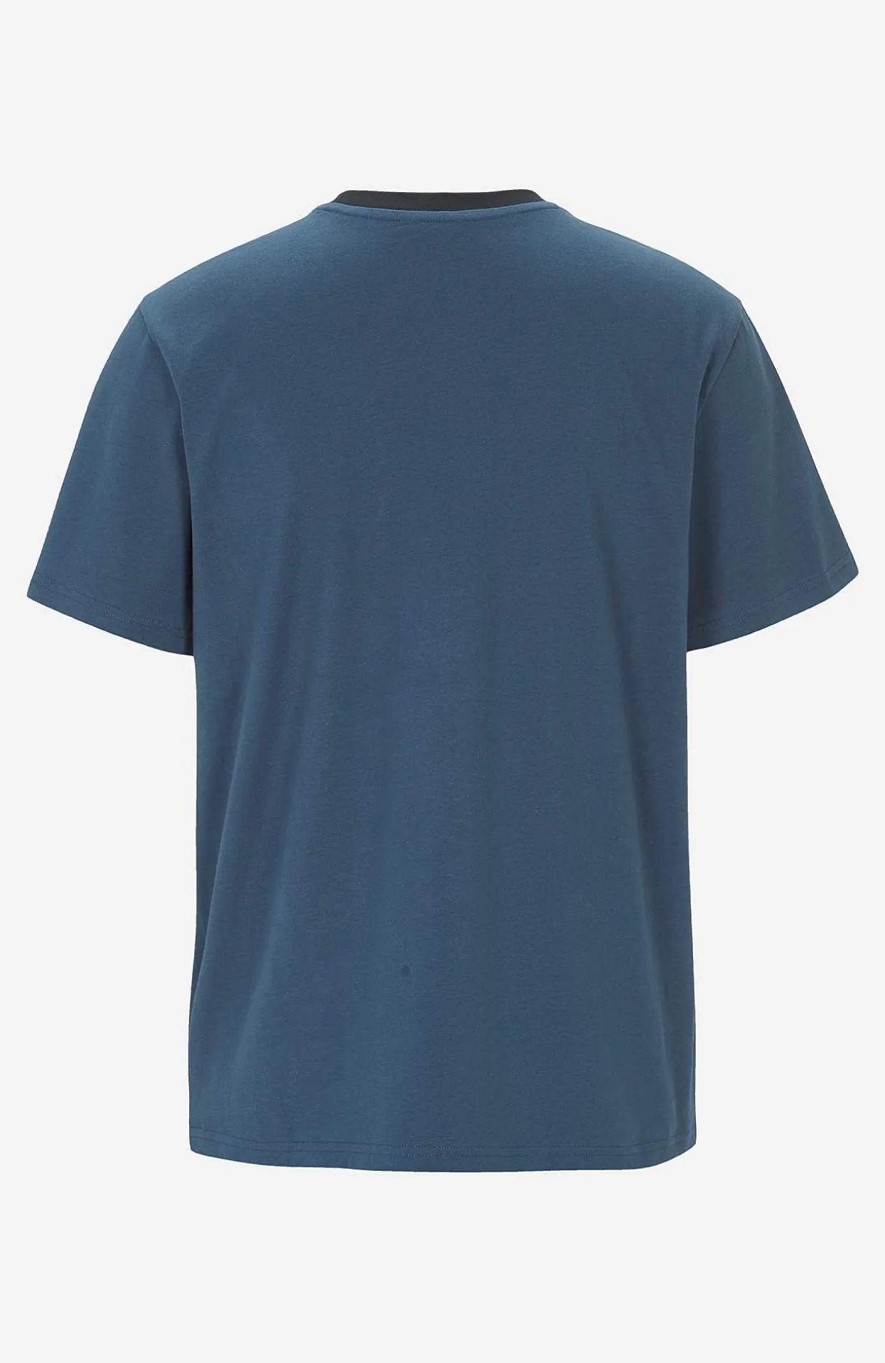 Pyjamasetti T-paidalla ja shortseilla