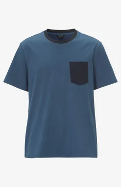 Pyjamasetti T-paidalla ja shortseilla