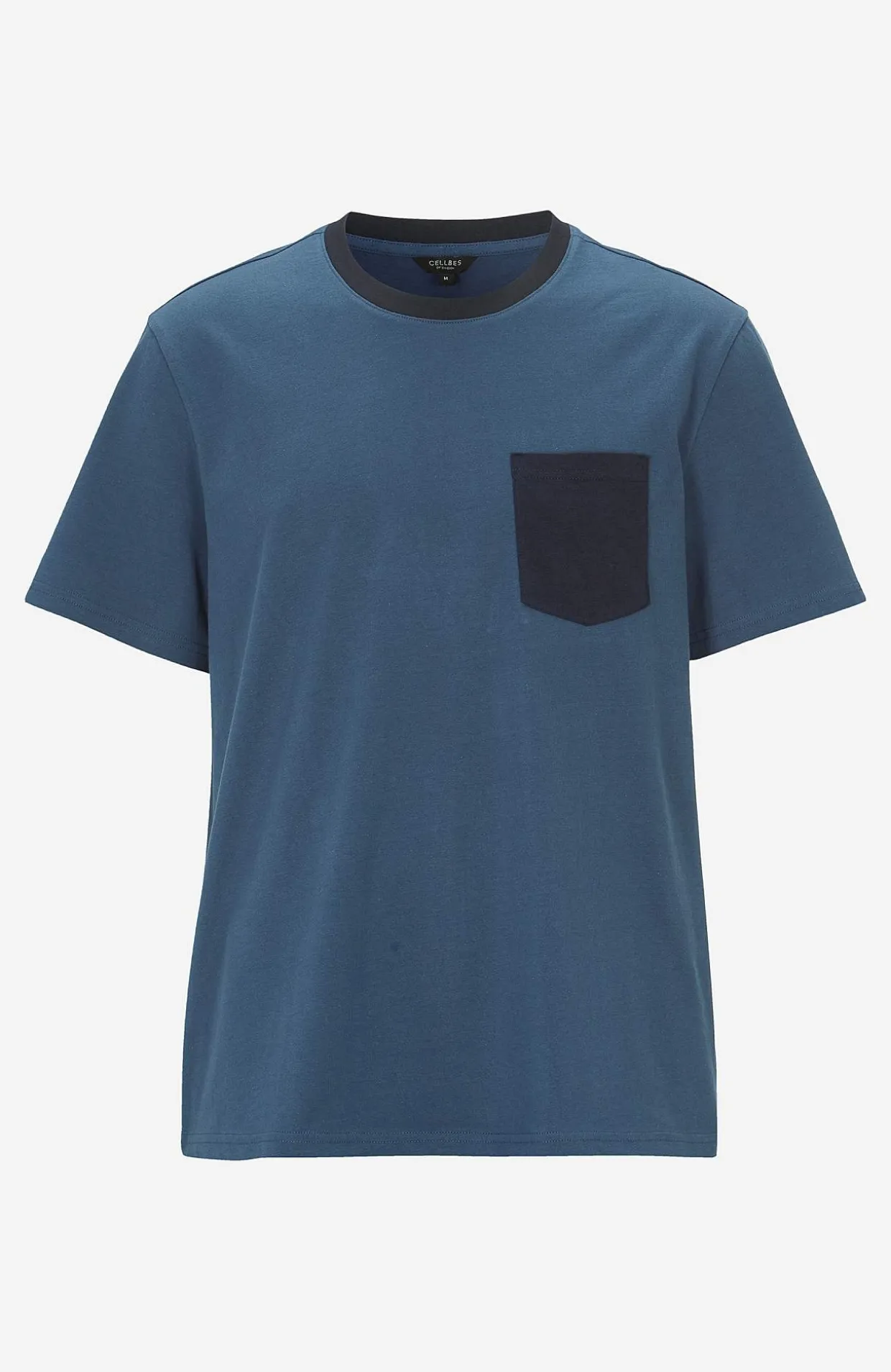 Pyjamasetti T-paidalla ja shortseilla