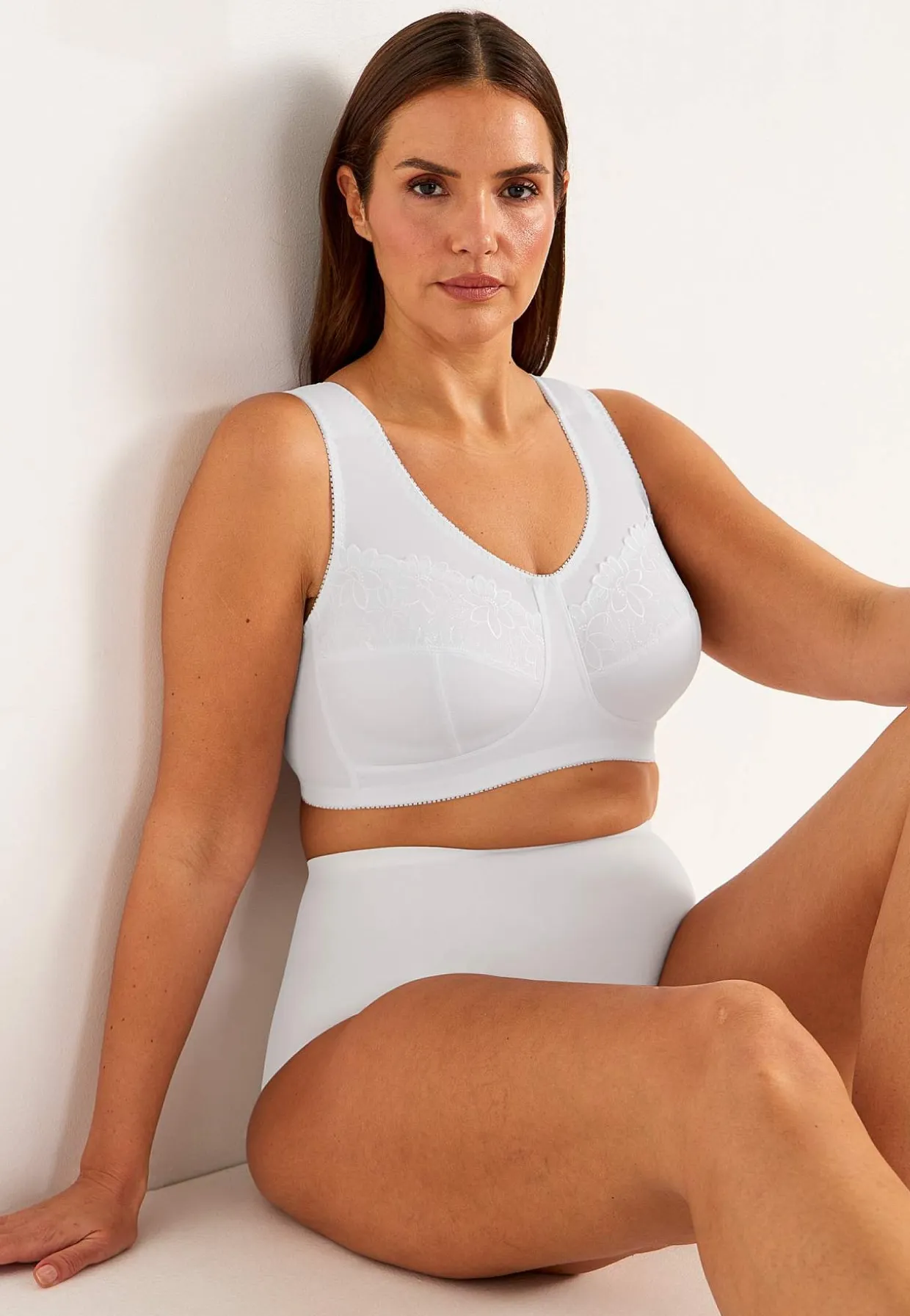 Soft-rintaliivi kirjailulla Lily 2 kpl/pakkaus