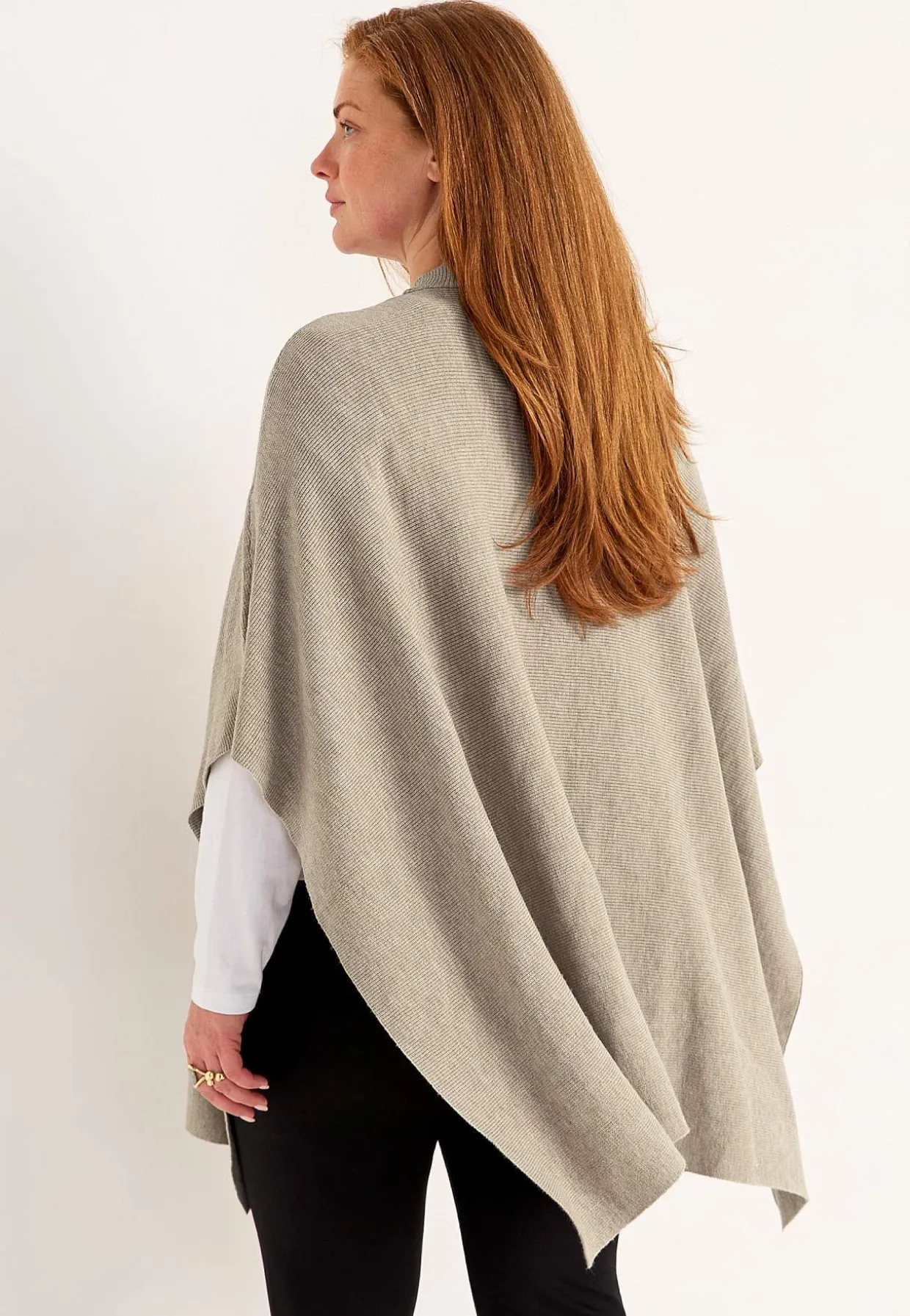 Tiheäsilmukkainen poncho