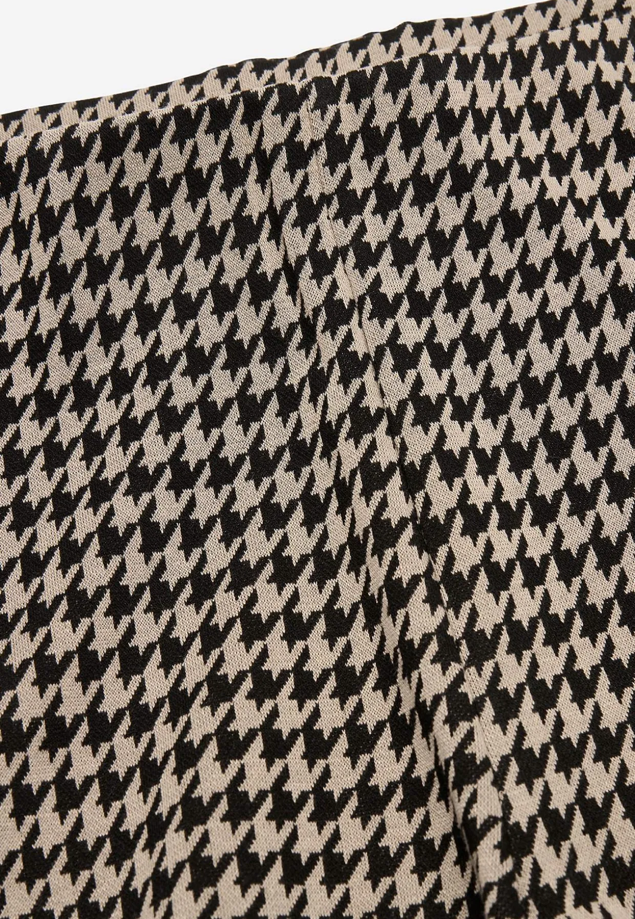 Trikoohousut suorilla lahkeilla