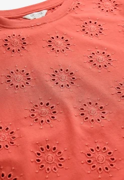 Trikootoppi kirjaillulla rei’ityksellä