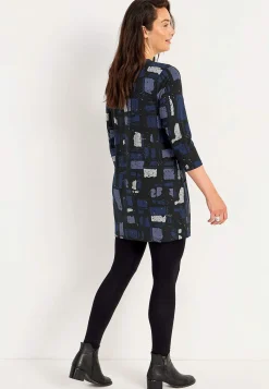 Trikootunika taskuilla