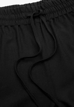 Tyylikkäät pull on -housut Pia
